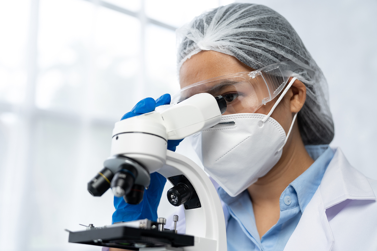 A scientist or researcher performs microscopic endoscopy to exam A scientist or researcher performs microscopic endoscopy to examine changes in chemical reactions, and laboratory experiments Researchers working on in vitro analysis.
