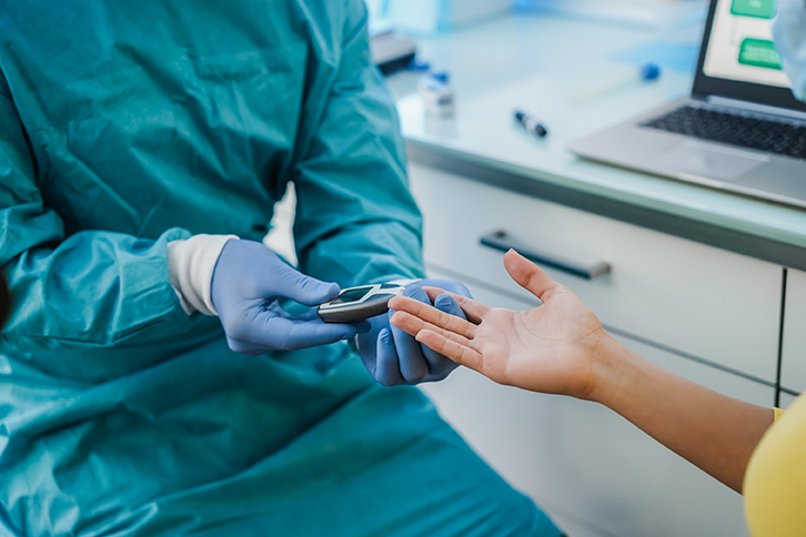 Medical doctor checking blood sugar level to young patient for diabetes disease control – Focus on woman hand Medical doctor checking blood sugar level to young patient for diabetes disease control - Focus on woman hand